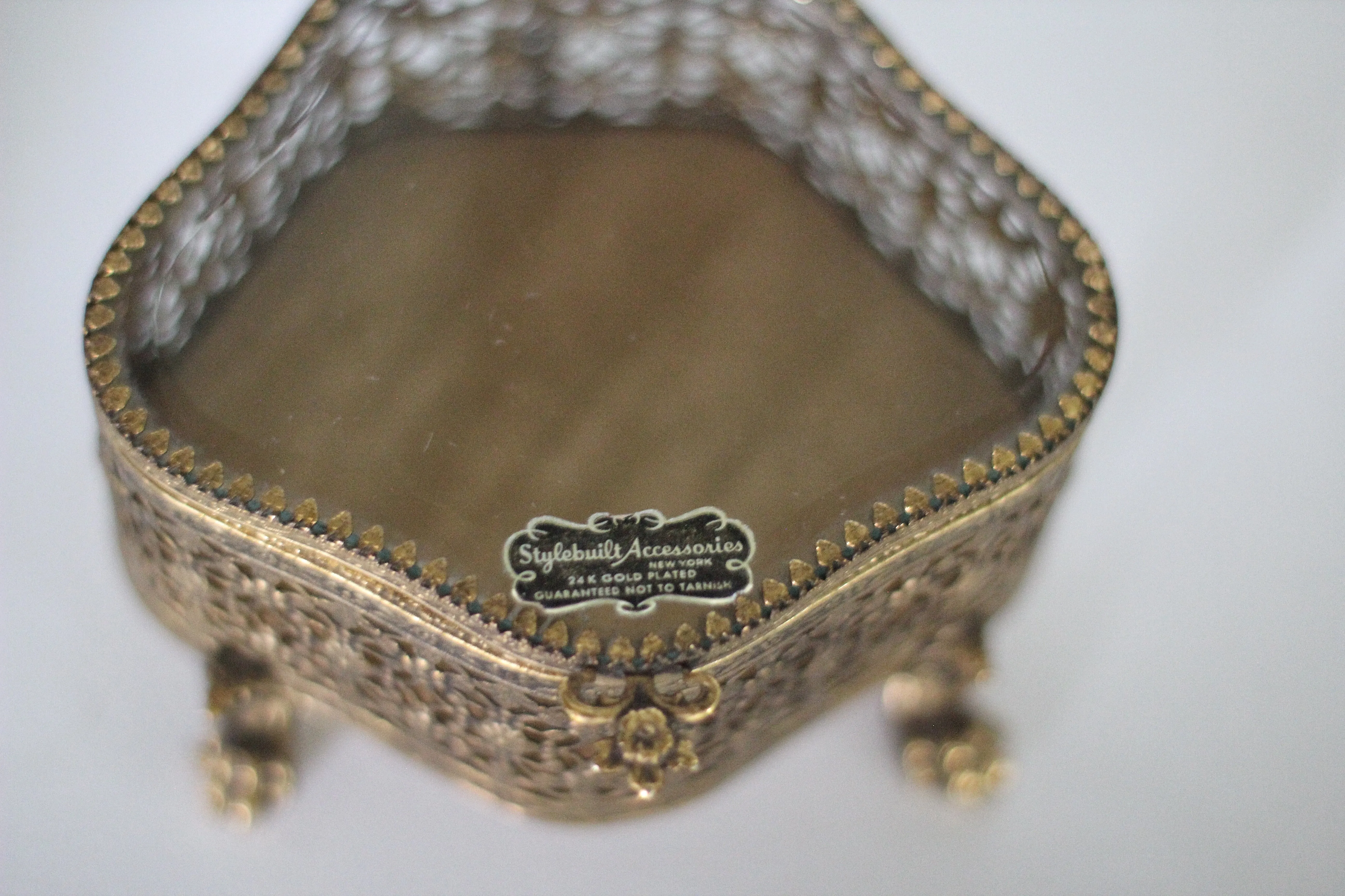 Antique Stylebuilt Claw Feet Jewelry Box